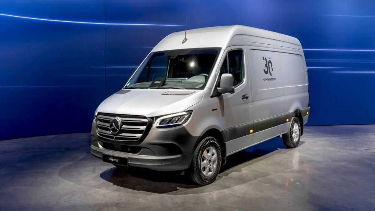 Mercedes dezvăluie VLE și indică viitorul Sprinter la IAA 2026