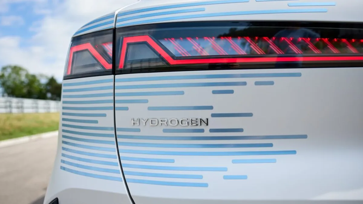 BMW iX5 Hydrogen: Viitorul mobilității cu 750 km autonomie